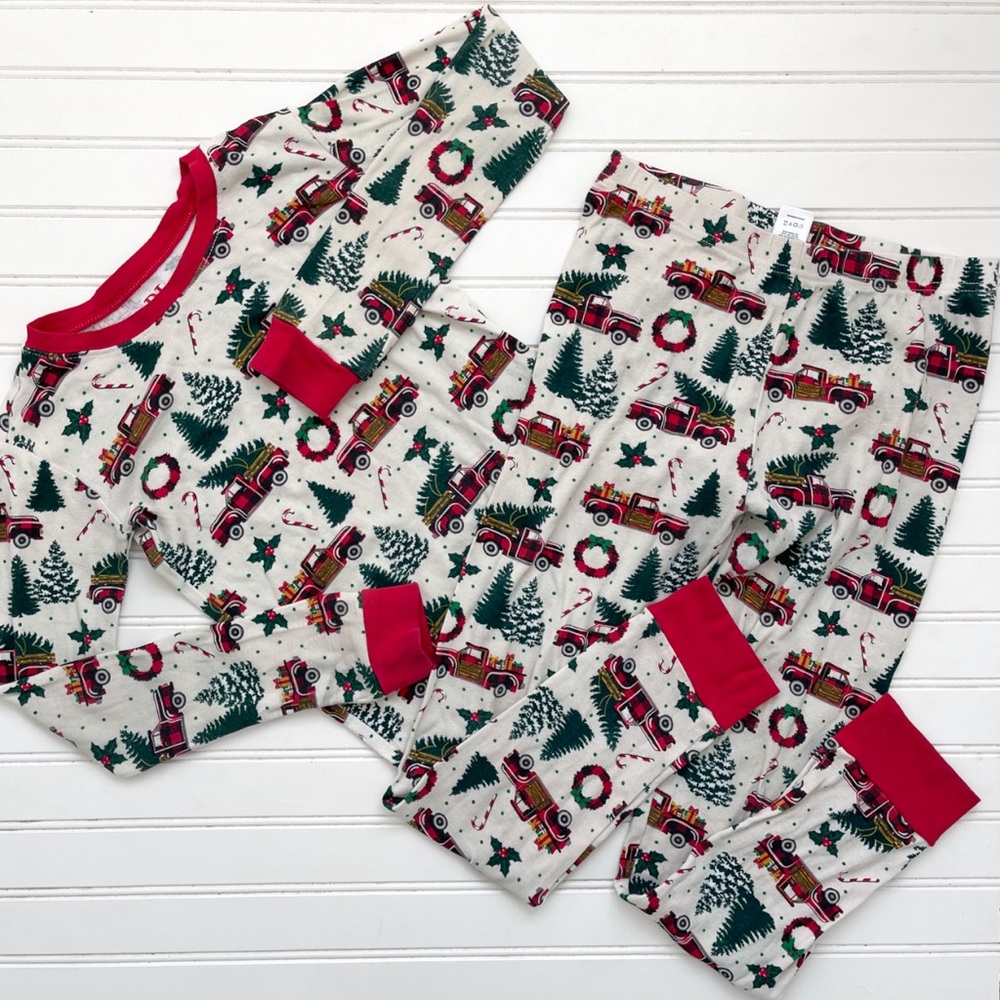 EUC Boys Christmas Vintage Truck Pajama Set